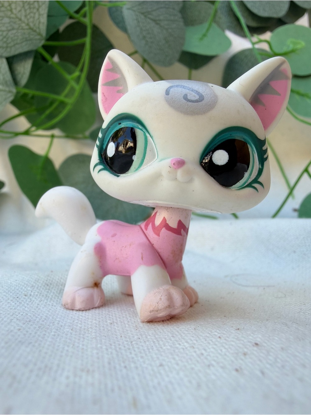 Littlest pet shop figurine